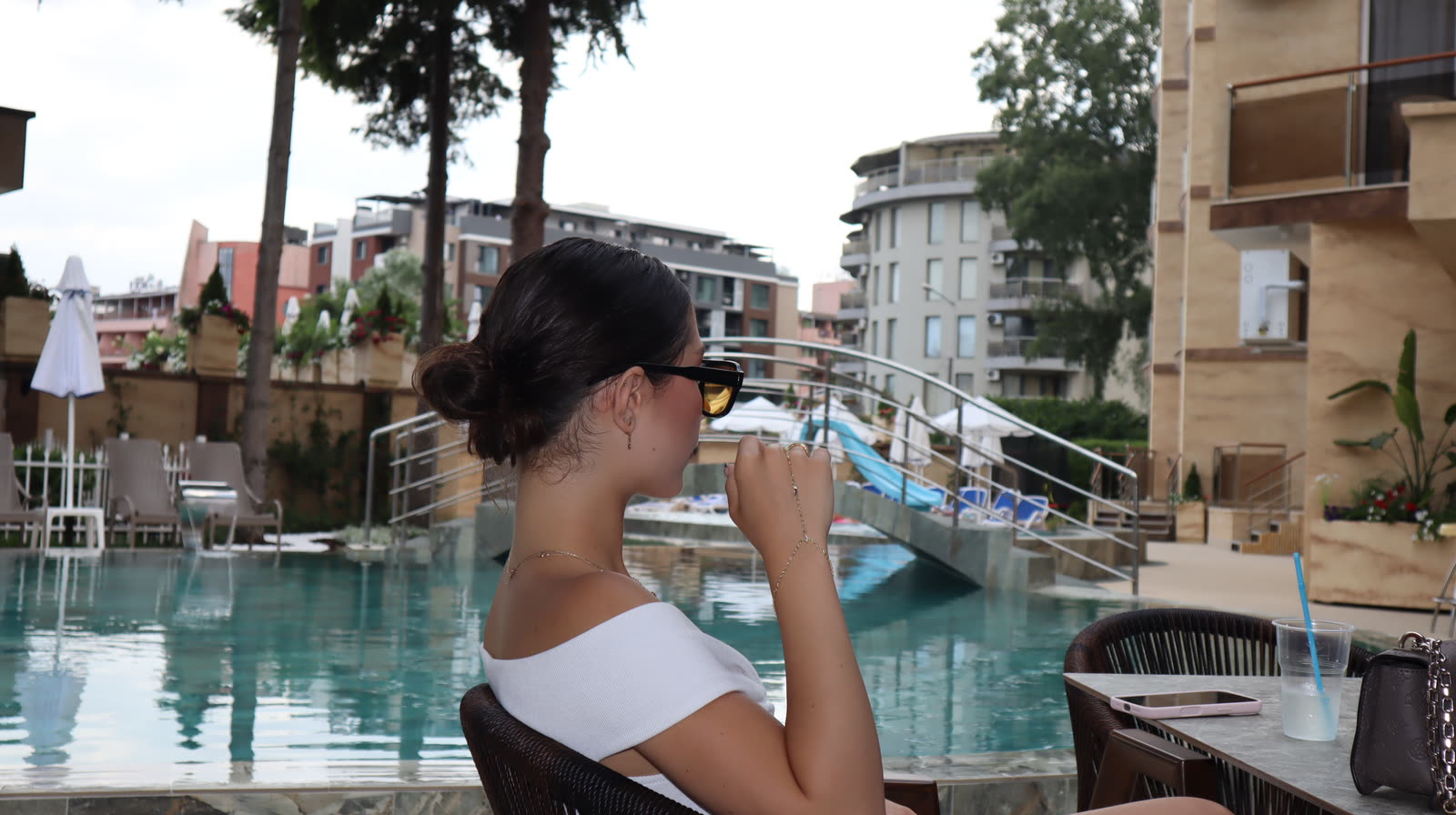 Sonnenterrasse am Pool